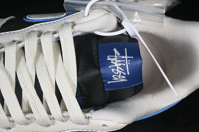 All categories Nk Air Force 1 Air Force series Nk Air Force 1 Low Air Force low-top Nike Air Force 1'07 Low White and black contrasting sapphire blue Air Force 1 low-top casual sneakers DN1688-811